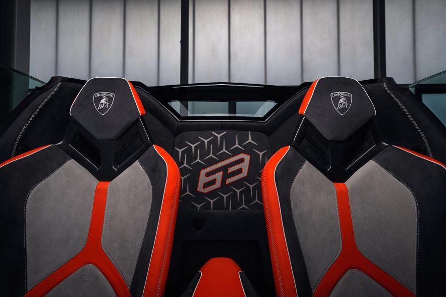 Интерьер Lamborghini Aventador SVJ 63 Roadster 2019 года  (фото 11 из 15)